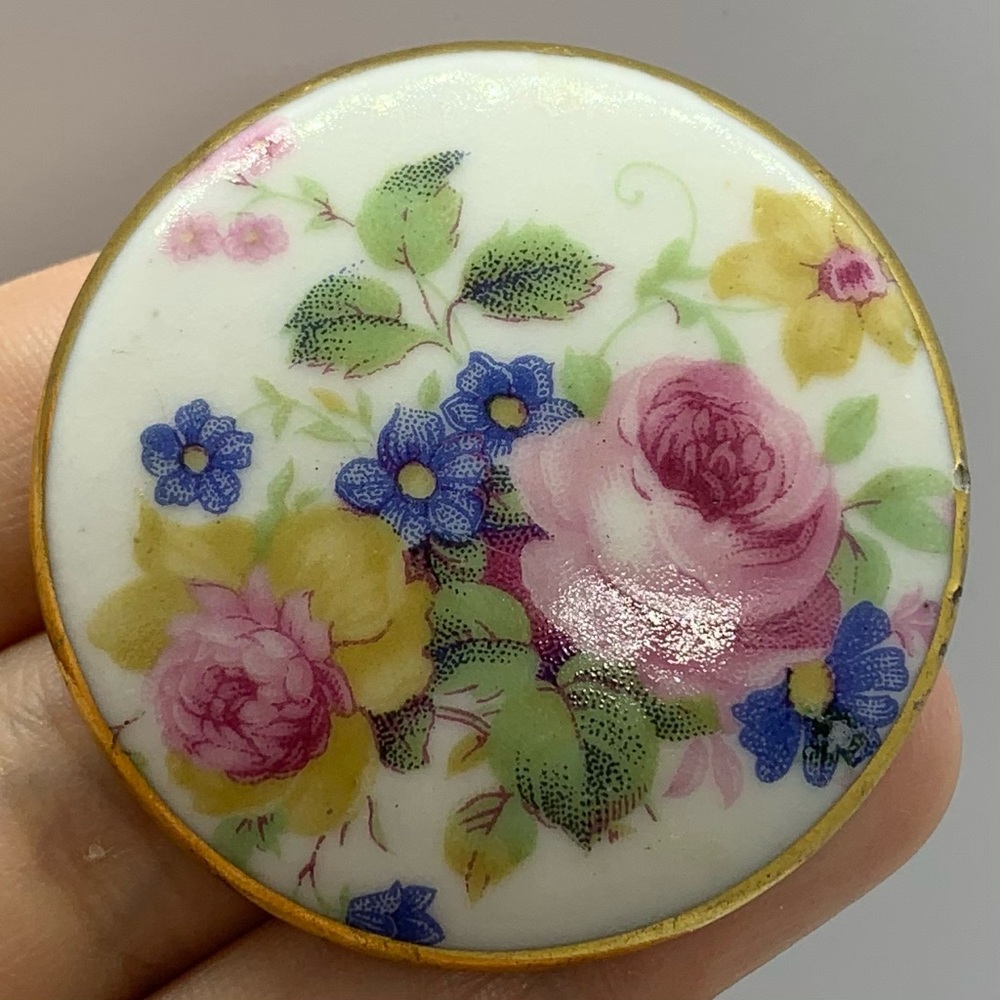 VINTAGE PORCELAIN FLOWER BROOCH ROSE BOUQUET TRANSFER ROUND C CLASP GOLD PLATE
